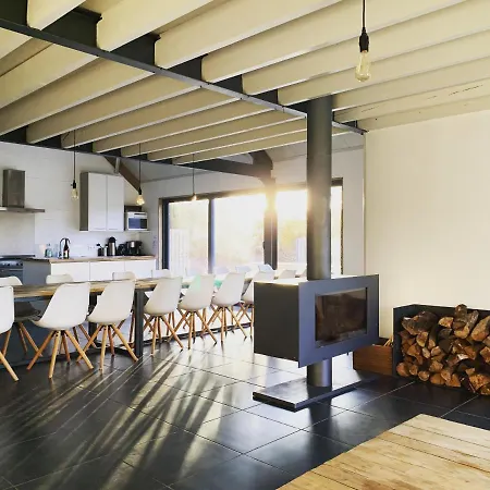 Hébergement de vacances De Meute Holiday With Sauna & Jacuzzi!